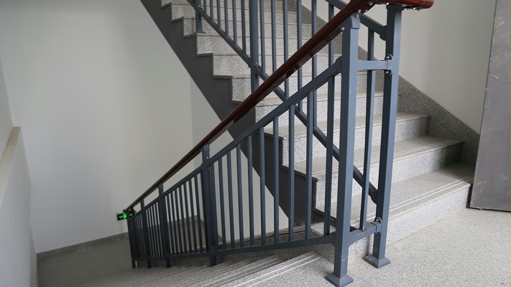 固格澜栅锌钢楼梯扶手 室内楼梯扶手 室外楼梯扶手