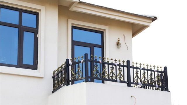 关于锌钢阳台防护栏杆你知道多少？