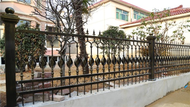 别墅铁艺围墙护栏的优点你知道多少？