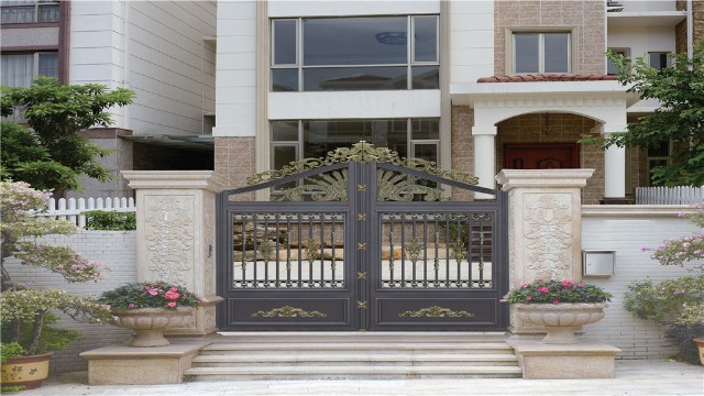铝艺门又称为“铝艺大门”“庭院门”