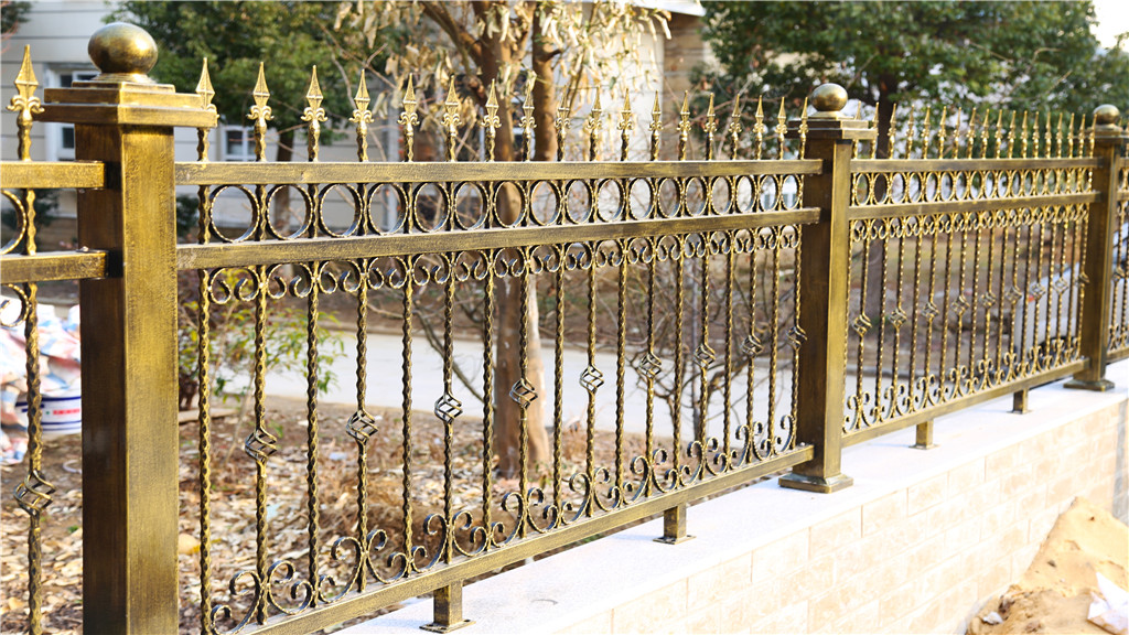 你知道别墅铁艺庭院护栏的除锈方法有哪些吗？