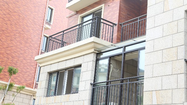 锌钢阳台护栏的间距、高度、荷载要求标准