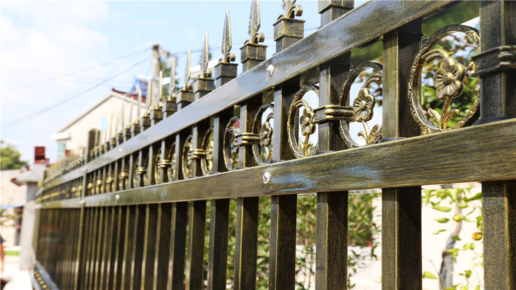 铁艺围墙庭院护栏的美丽你知道是怎么展示的吗？
