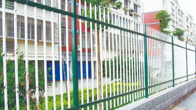 <i style='color:red'>锌钢道路护栏</i>的功能、特点介绍