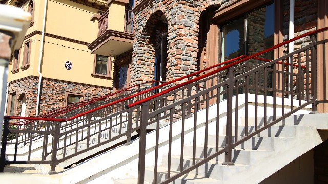 <i style='color:red'>别墅楼梯</i>如何设计你知道吗？