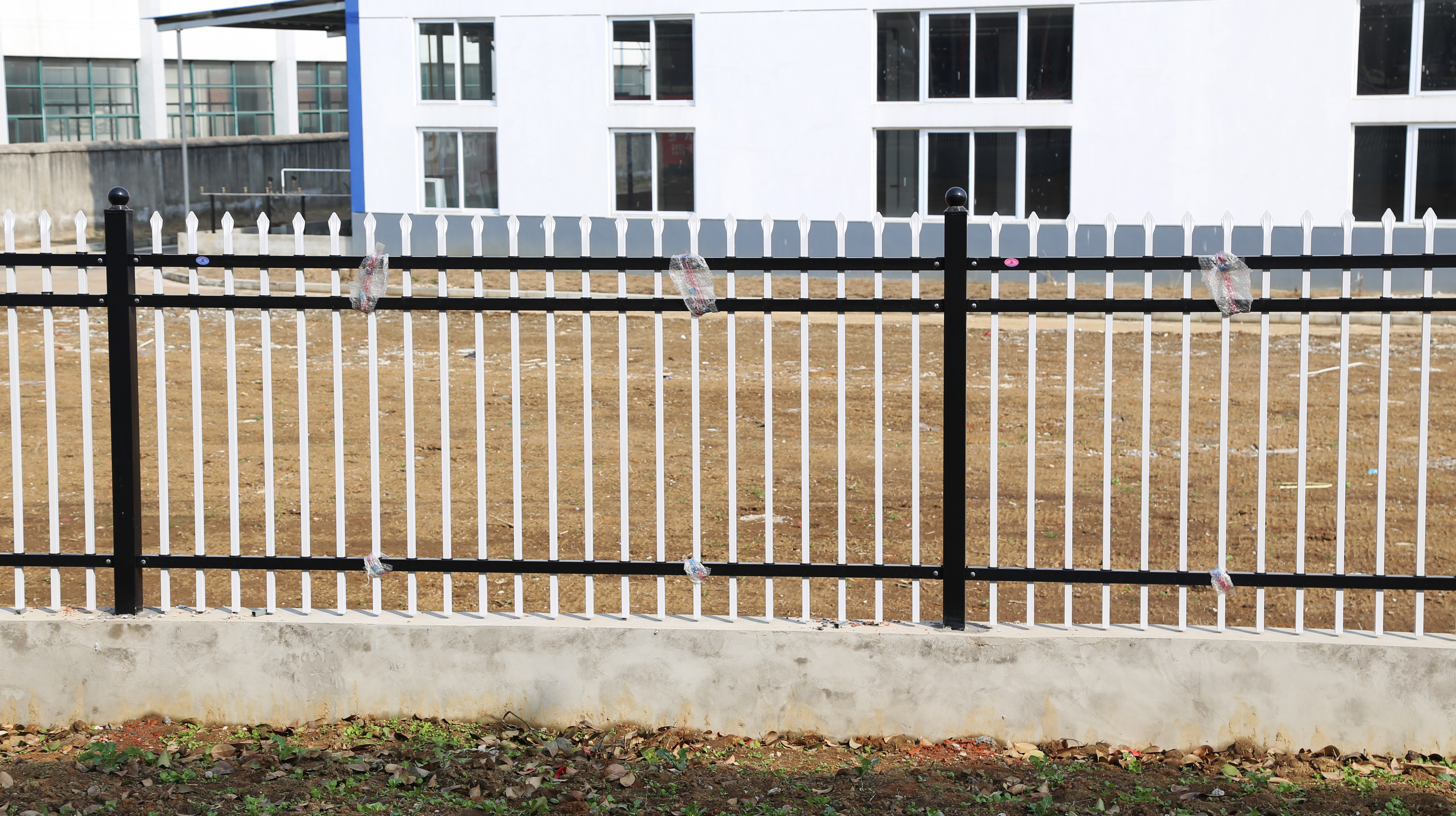围墙锌钢护栏的特点及适用范围