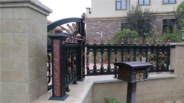 装修时该怎么选择别墅围墙铝艺栏杆呢？